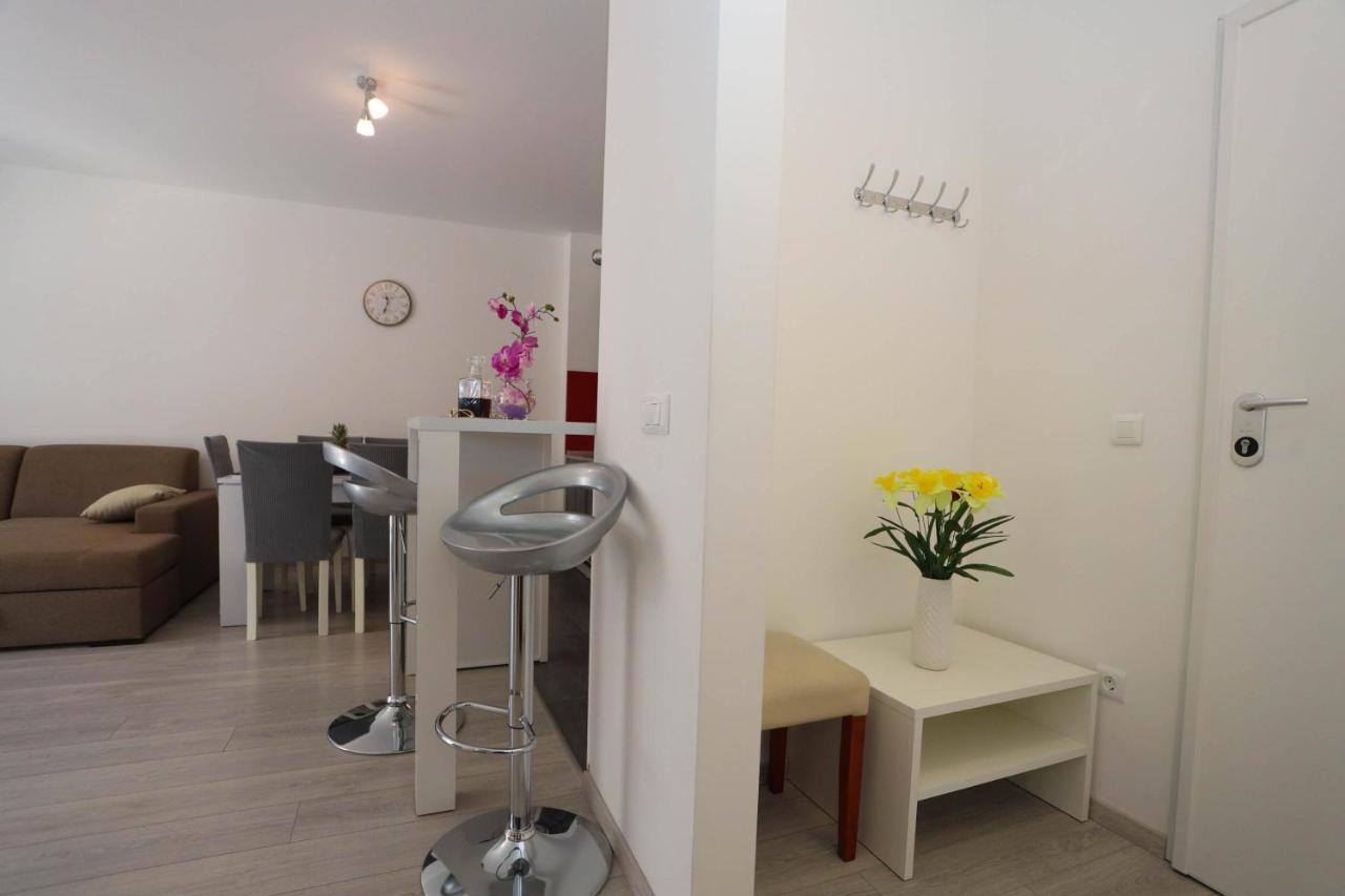 Apartman Petra Makarska Eksteriør billede